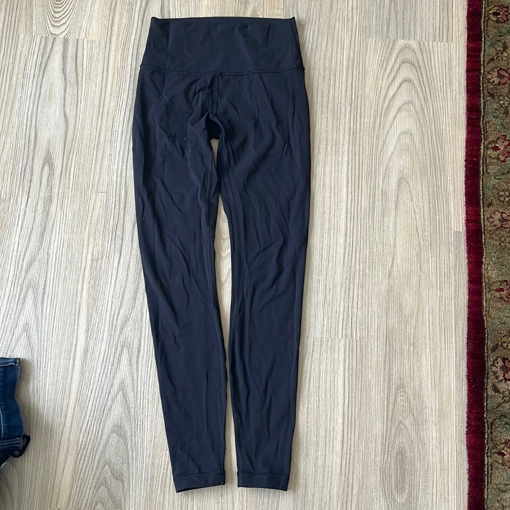 Wunder under size 6 black lululemon pants